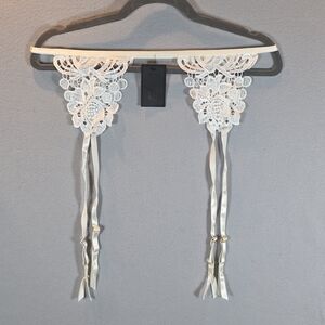 Frederick's of Hollywood Cream Lace Garter Belt Size X/XL NWT